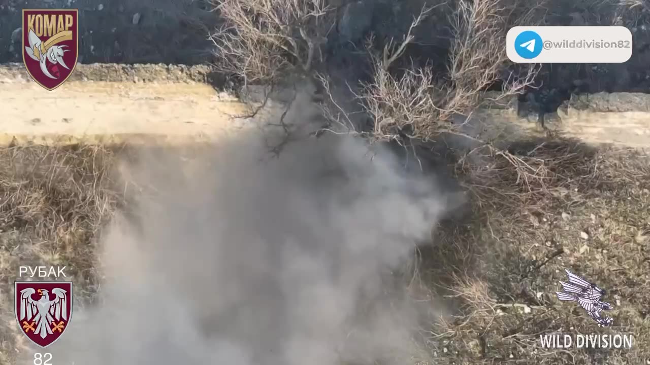 Russian Soldier Cornered by Drone Doesn't Seem to have a Plan