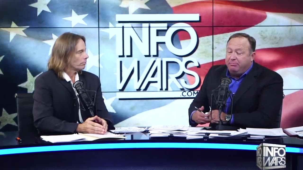 Alex Jones Doesn't let his guest talk - Funny