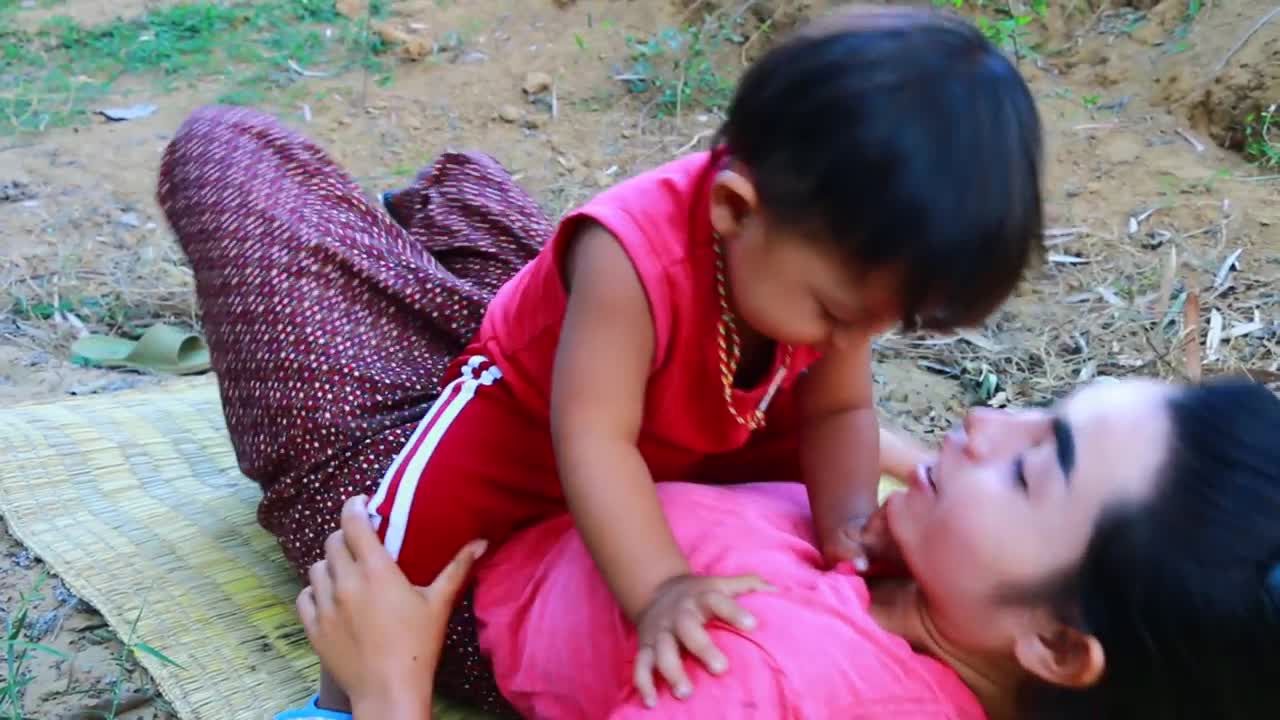 Wild Women - baby boy find pick Strawberry​ with mother by river - cooking food for dog-8