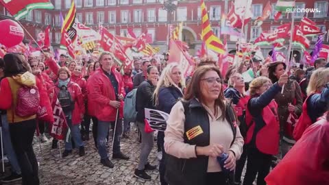 Spain: Thousands of union members march in Madrid for higher wages and better rights