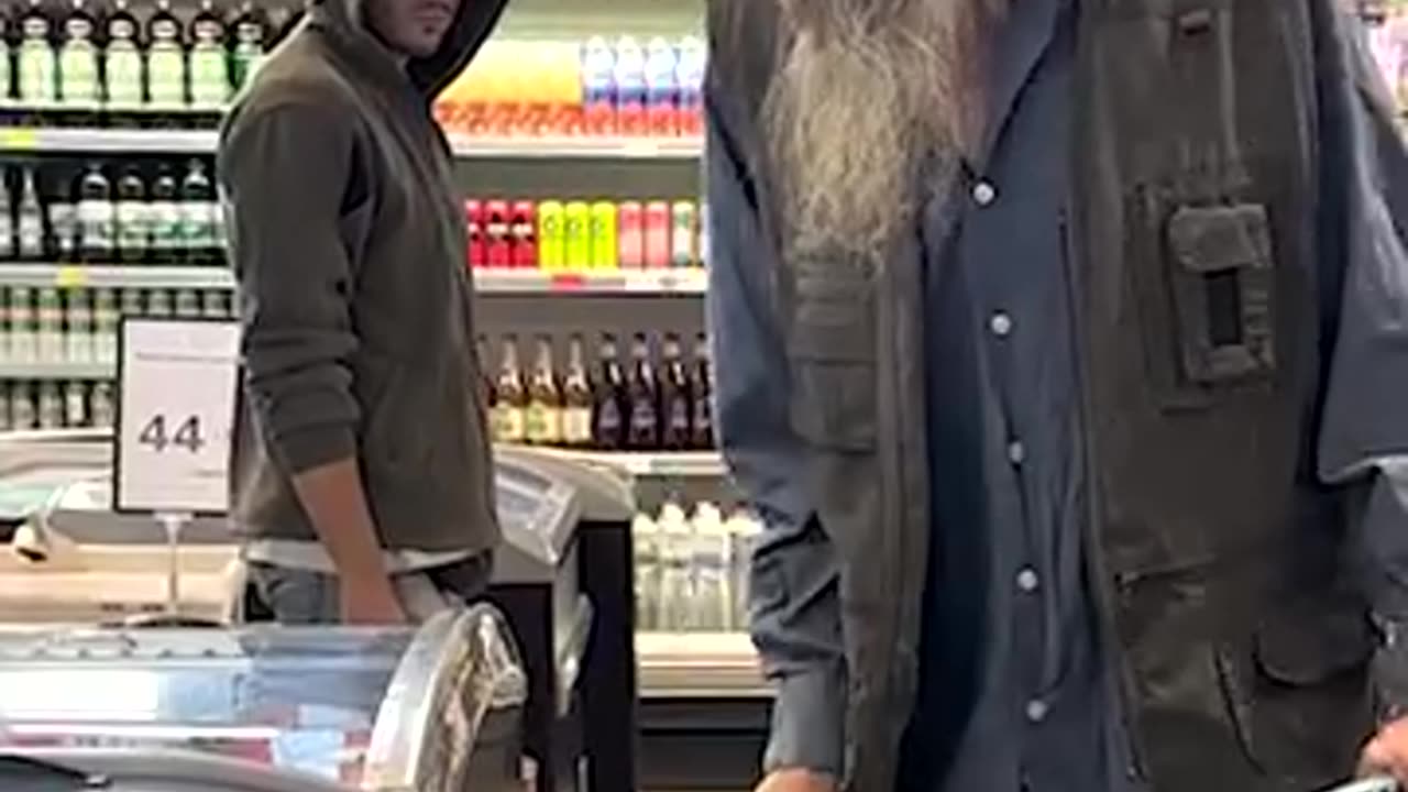 Stranger's act of kindness leaves old man no longer hungry