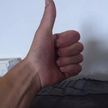 How my left thumb became shorter than the right thumb