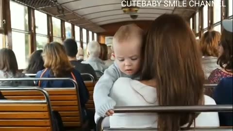 CUTEBABY Playing in Bus