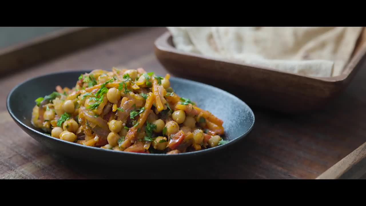 "Crispy Delights: Irresistible One Pan Baked Chickpea Recipes for Vegetarian and Vegan Feasts!"