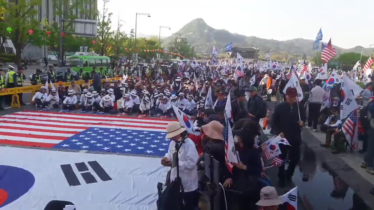 20180502_V3_S02(meIU9uHskQk)5월 전국 모든 태극기 집회부터는 지금까지 외쳐오던 모든구호를 땅에 내려놓고