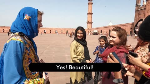 THIS Happens when Tourists Wear PAKISTANI Clothes in LAHORE