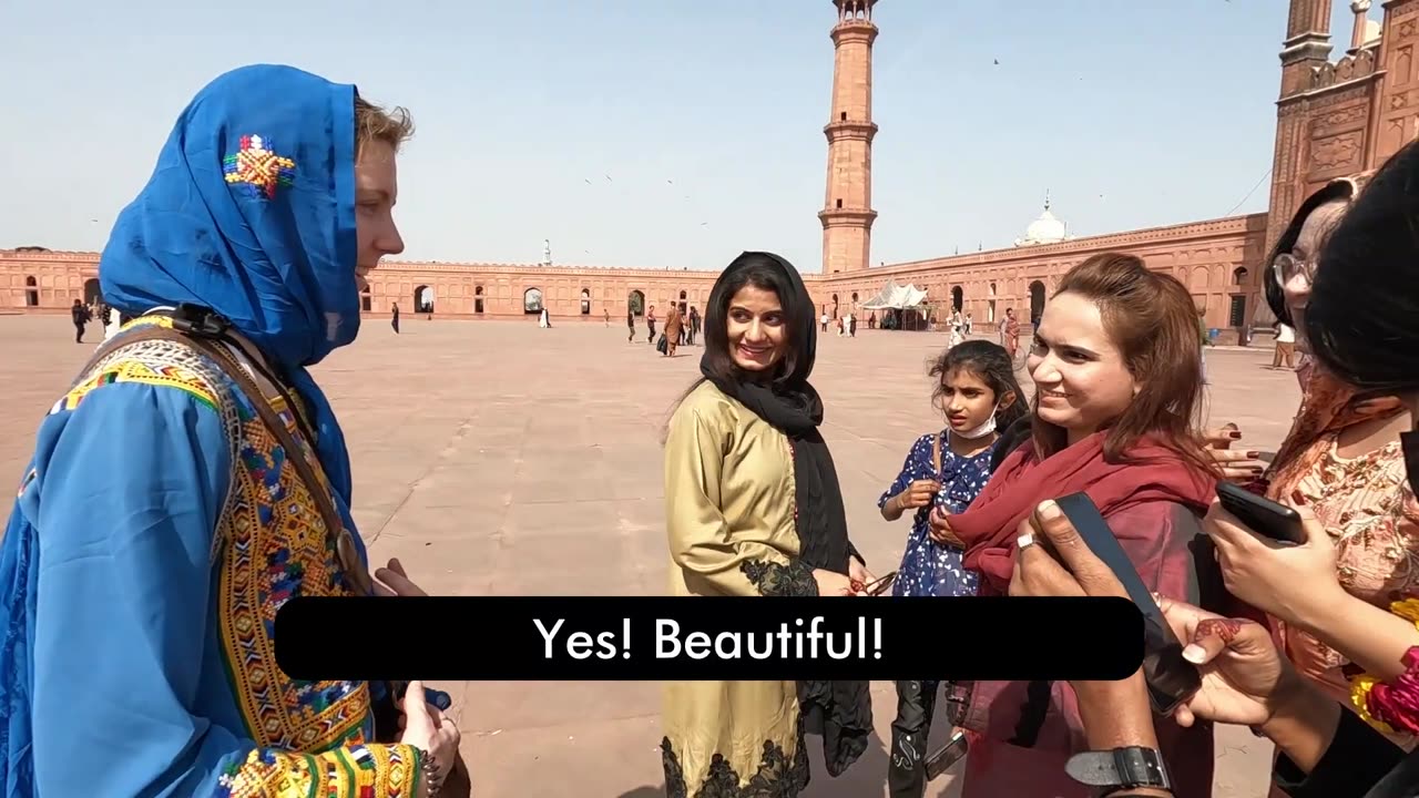THIS Happens when Tourists Wear PAKISTANI Clothes in LAHORE
