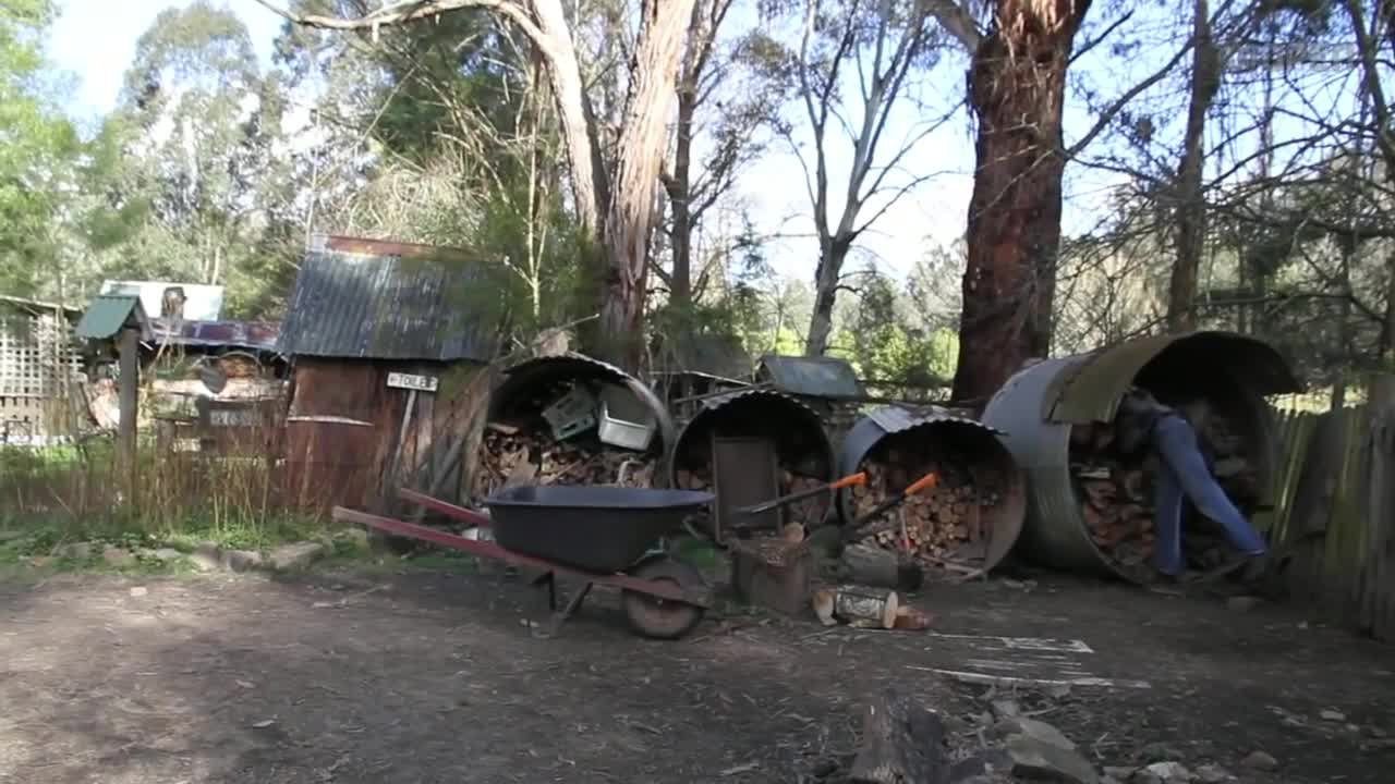 Jill Redwood has lived 'off the grid' for more than 30 years in East Gippsland