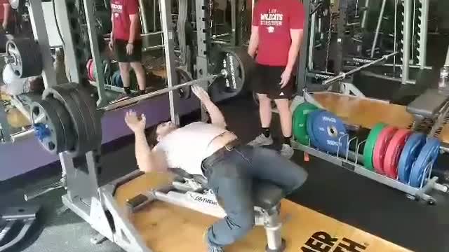 Autistic man bench press 415 pounds