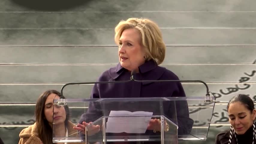 Hillary Clinton backs Iranian women at NY event