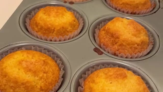 Cornbread cupcakes 😳 #grubspot #chicken #cupcake #food #foodtiktok