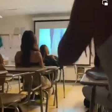 Δασκάλα αναγκάζει μαθητές να δουν ΒΙΝΤΕΟ ομοφυλόφιλων!!