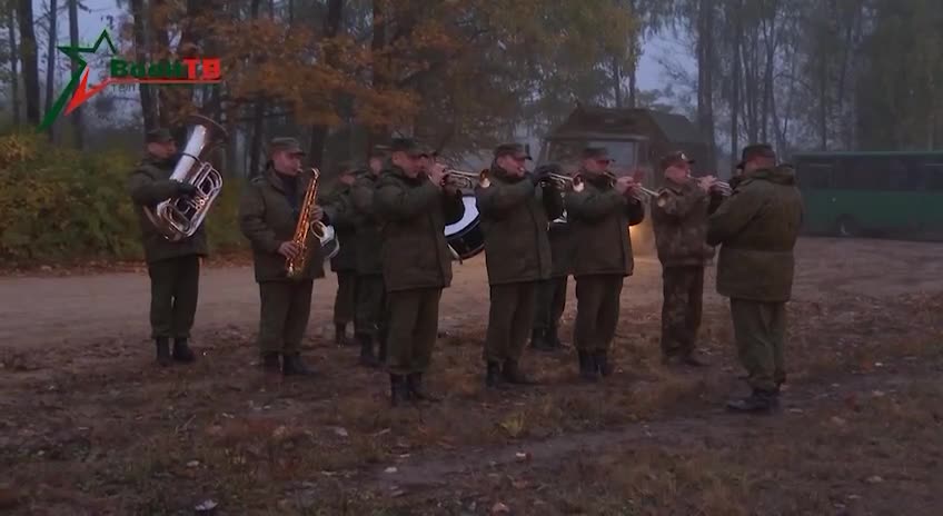 i primi gruppi con militari russi (che son parte delle truppe), son arrivate in Bielorussia.