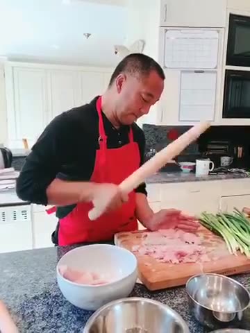 20180922文贵先生视频³：周末为家人做鱼肉丸 用赶麵杖赶鱼肉