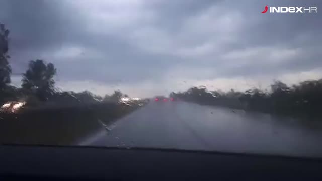Kiša na autocesti prema Zagrebu
