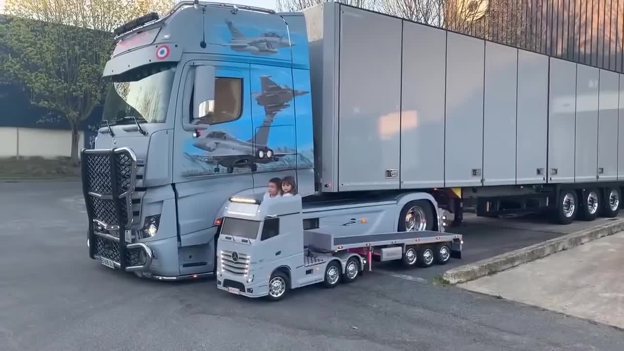 Scaled Rigs Mercedes Actros All lit upff.