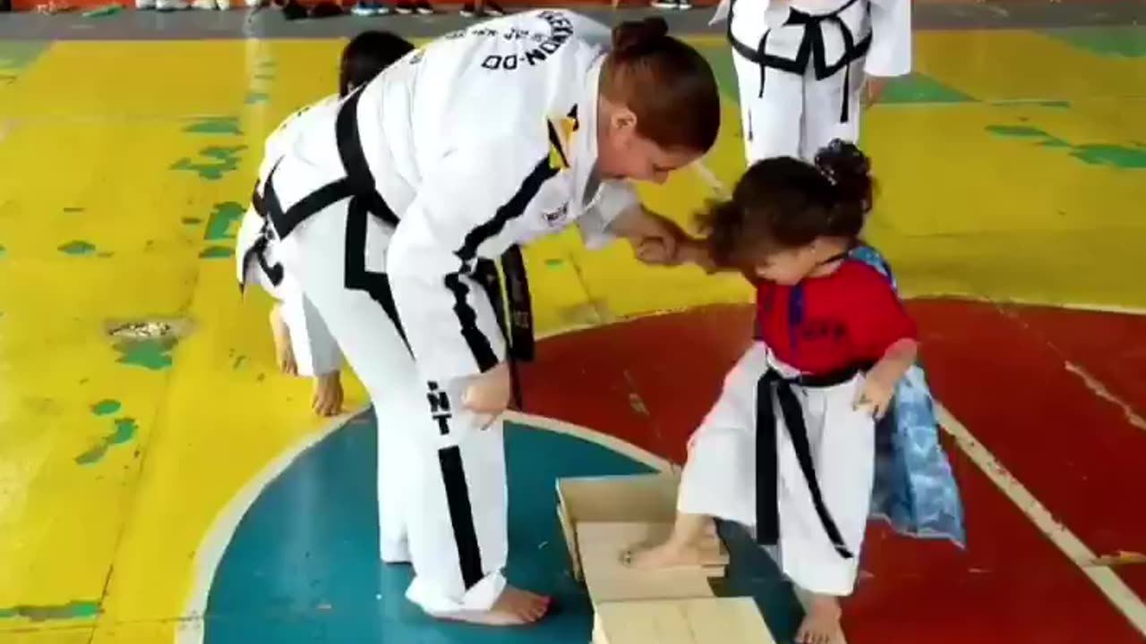 Unveiling the Curious Minds of Children: Surprising Actions vs. Expressions