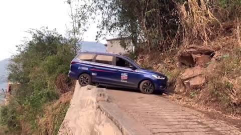 The driving expert demonstrates the very narrow road U-turn skills