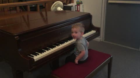 Little Jesse on the Piano ( Praise the Lord )