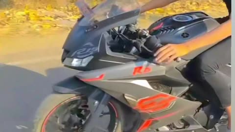 Bike riding Yamaha r15 top speed like follow