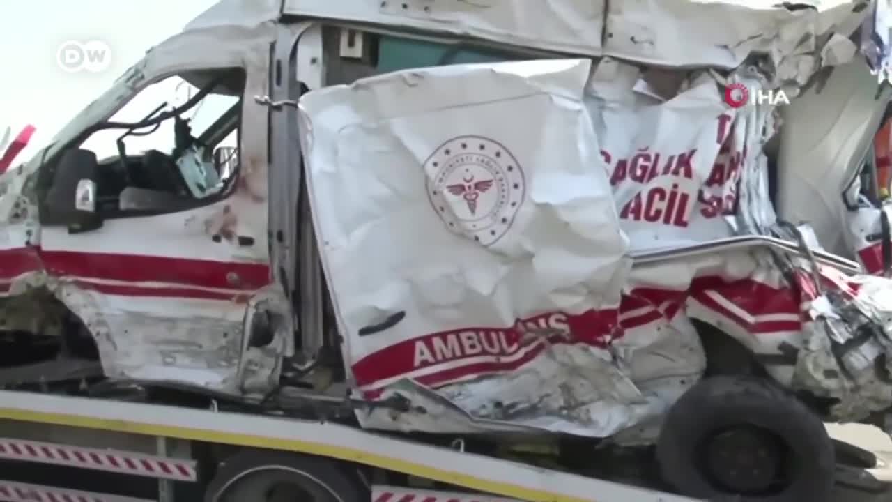 Dozens dead in Turkey after compounded road crashes | DW News