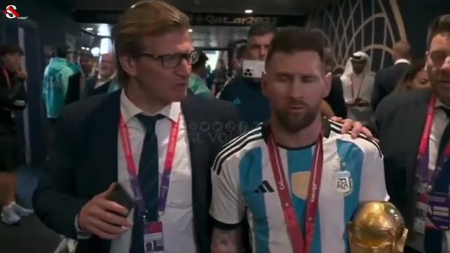 Messi Carrying The World Cup Trophy 🏆 To The Dressing Room.