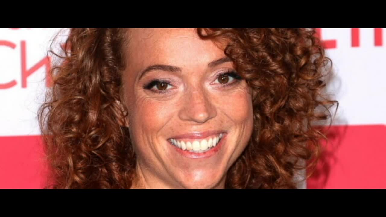 Trump gives thumbs-down to comic who roasted his spokeswoman