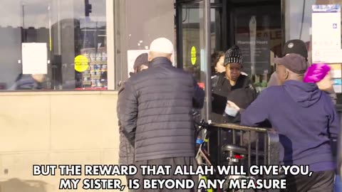 Muslim Asking Strangers For Food, Then Paying Their ENTIRE GROCERIES