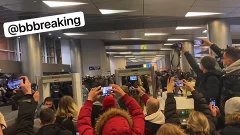 People in "Vnukovo" are pushed aside by the police, in response they chant: "Fascists"