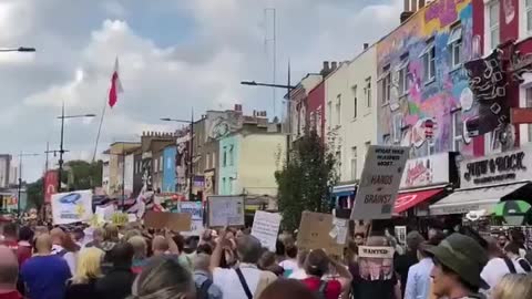 Thousands rally in London against govt plans to give children