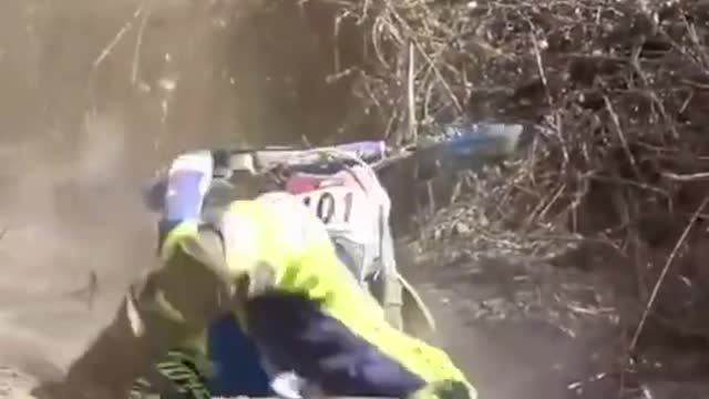 It's hard to watch moments that aren't as exciting as the game#haulagemotor #dirtbikeenthusiast(1)