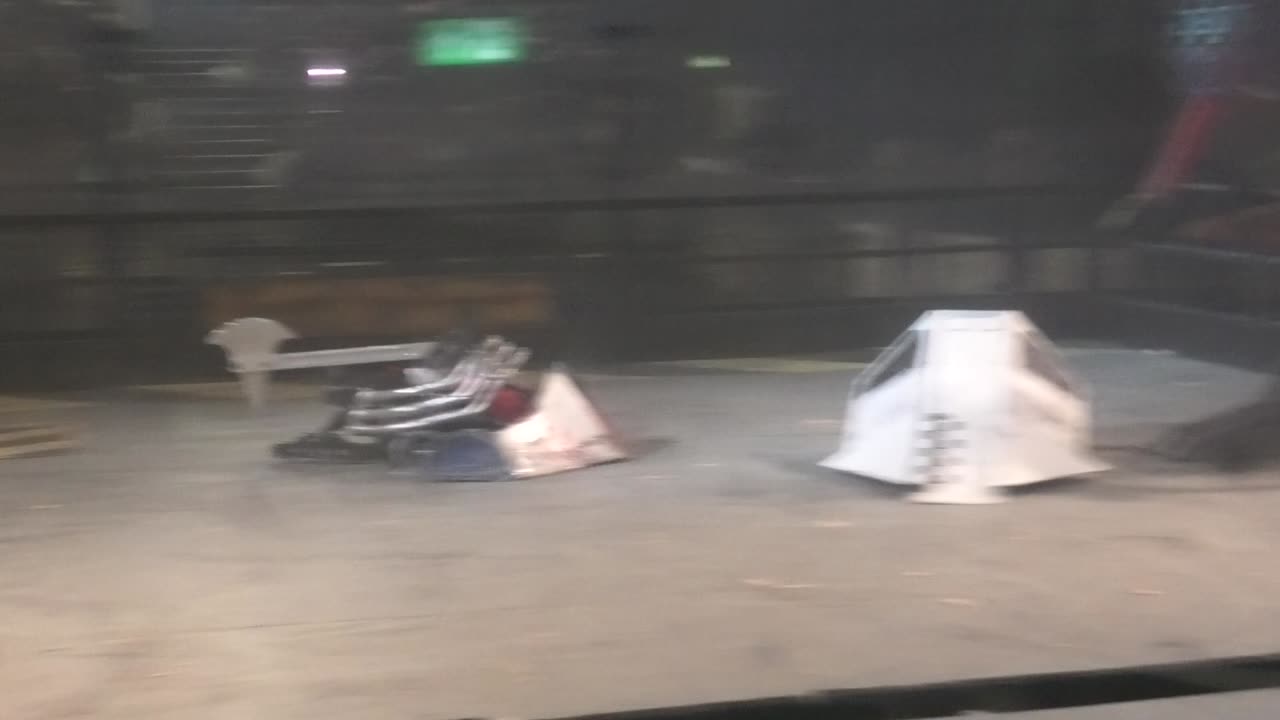 Robots Live K2 Crawley 2023: Apollo Vs Vulcan (1)