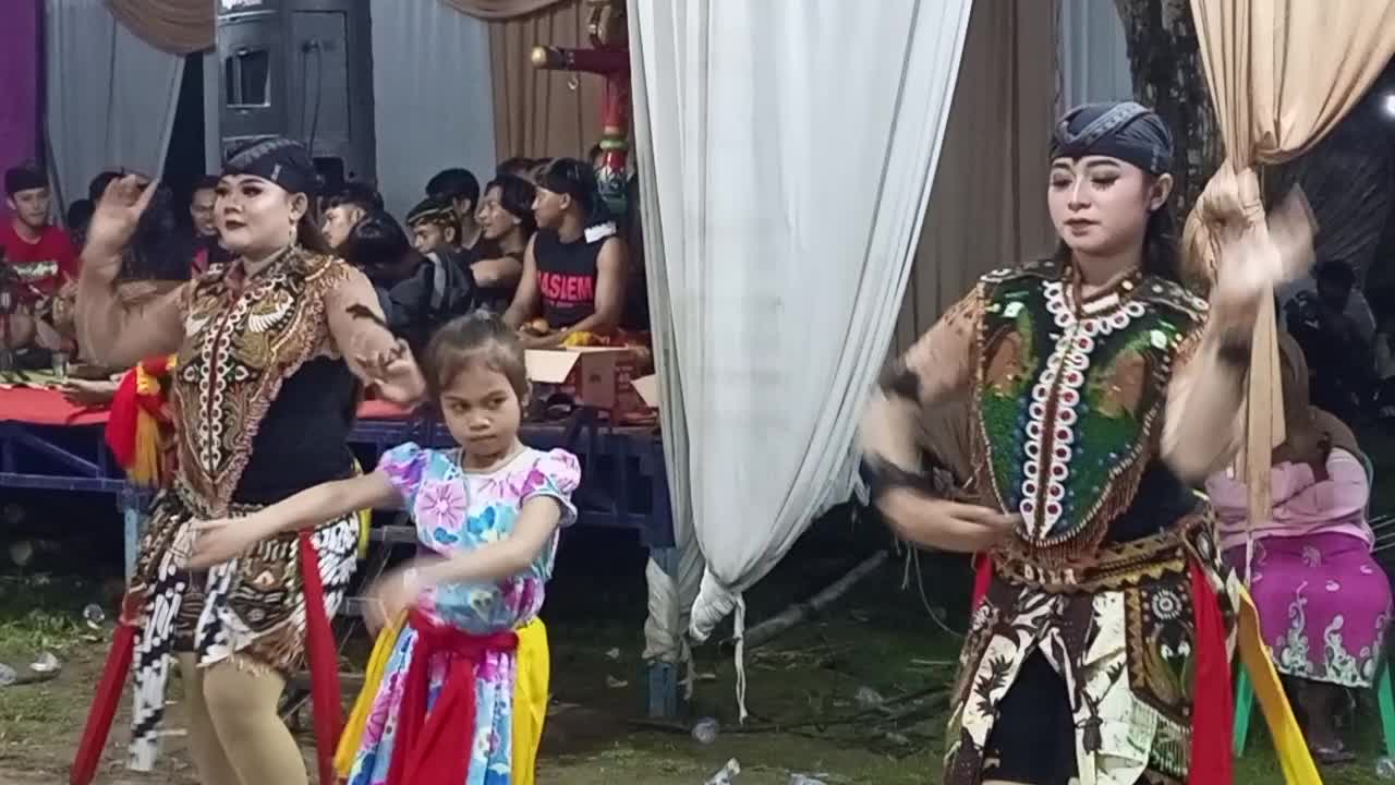 JATHIL REOG PONOROGO DANCE