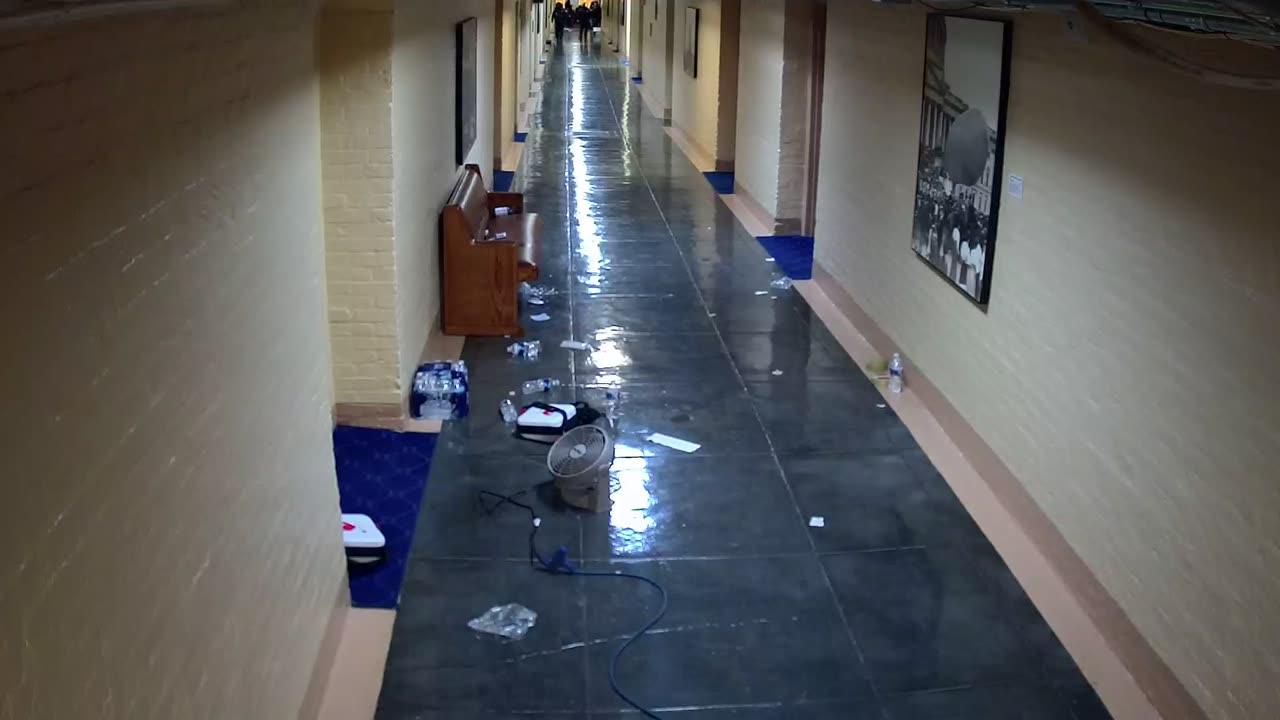 Camera0006USCSBAST50Hallway_2021-01-06_Starting_at_17h00min02s183ms.mp4