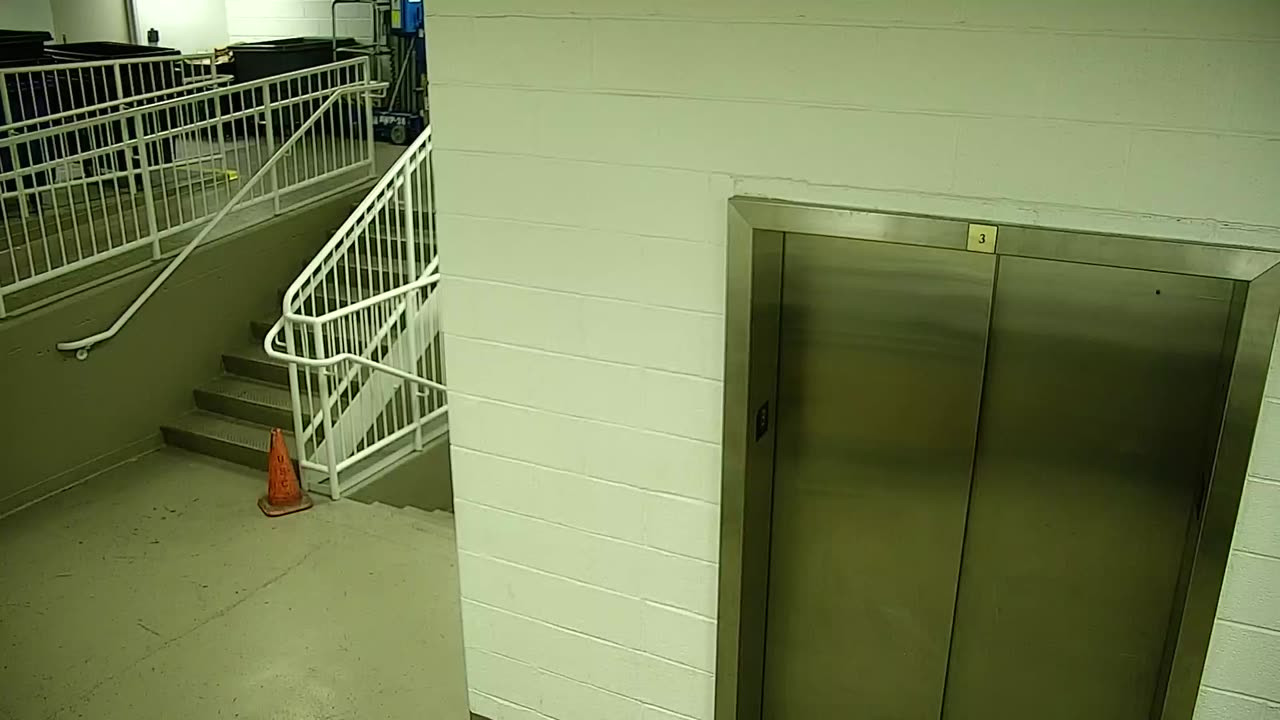 7110CVCULElevator#3Lobby_2021-01-06_17h20min01s593ms.mp4