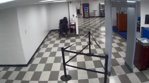 6135RHOBG3G3L8ScreeningArea8_2021-01-06_00h20min00s880ms.mp4