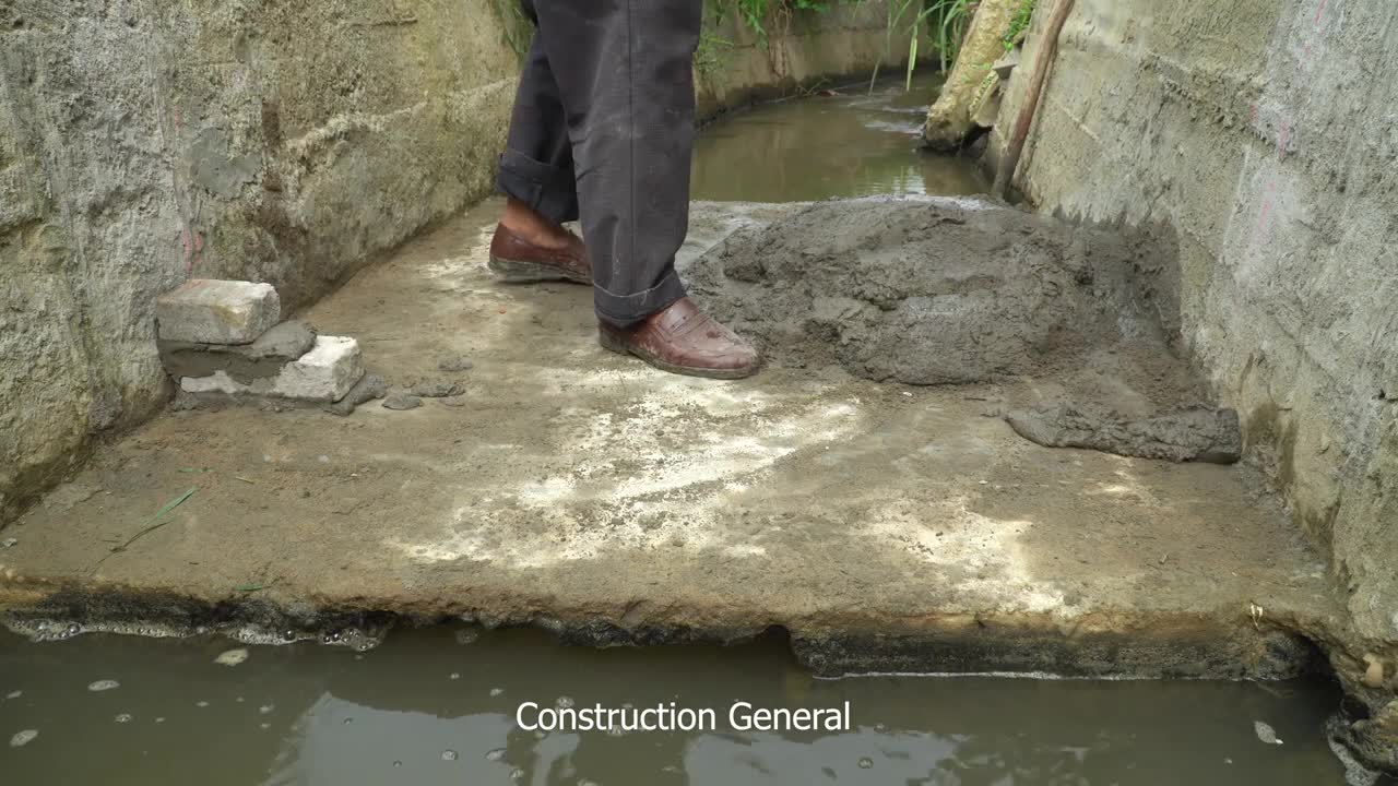 Blocking the flow of water to build small hydroelectricity with a screw turbine