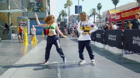 Street performance by hot chick vibez