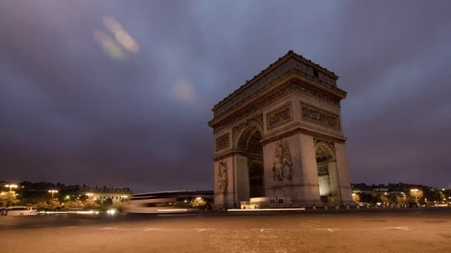 The mighty Arch of Triumph bears witness to the vicissitudes of history.