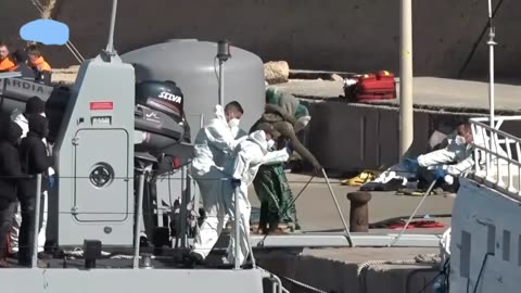 1,200 people in danger on two boats in the Mediterranean