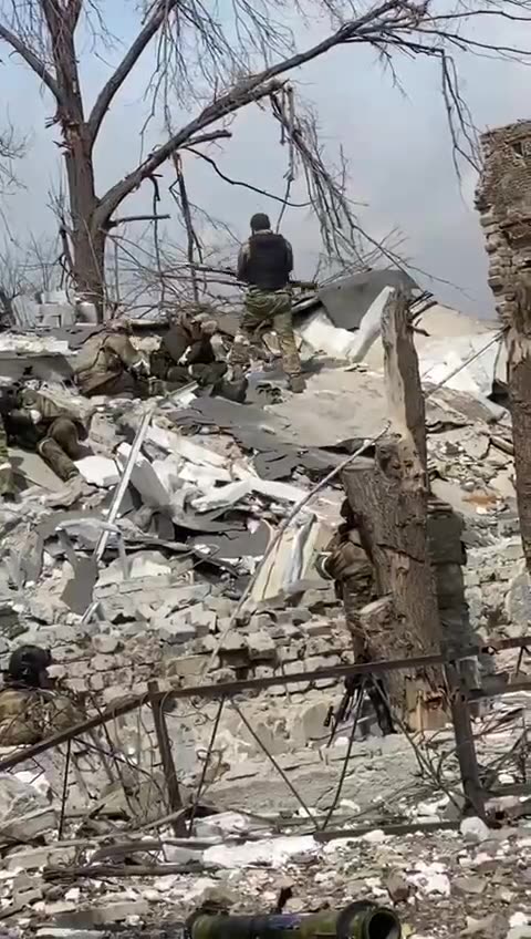 Master class on the use of RPGs from the Kadyrovites.😀