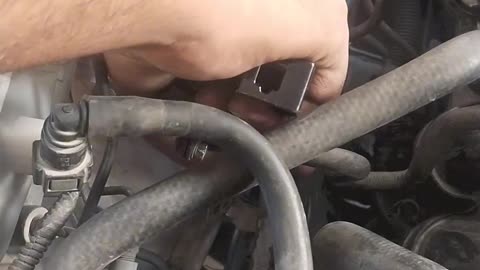 How to change Petrol filters Toyota Hilux