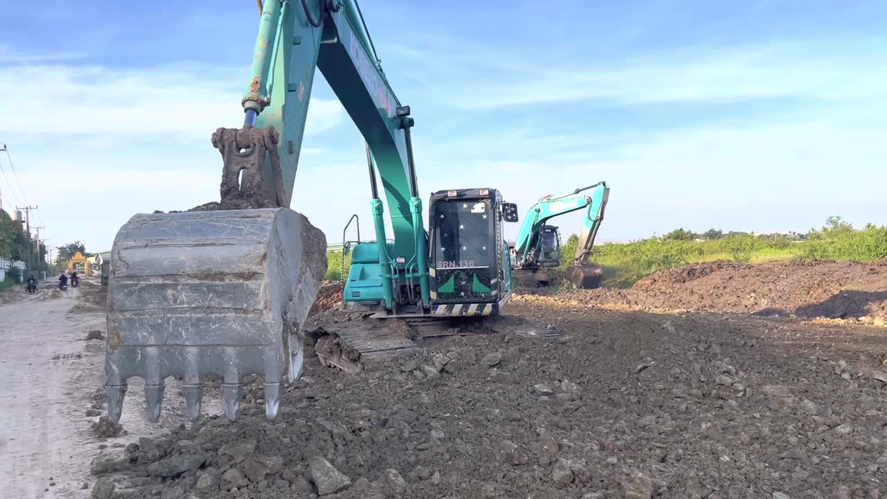 Power KOBELCO SK200 Help roller HaveProblem When Drive Back Unloading Soil road construction project