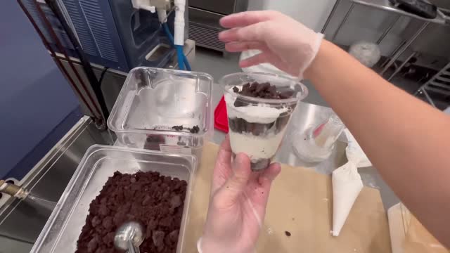 How to Make a Oreo Cookie Ice Cream Cake Cup