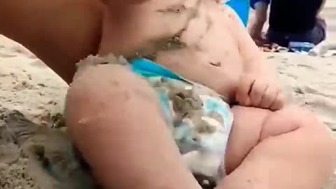 Funny baby reaction on the Beach ⛱️