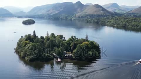 Hot weather hits Derwentwater in the Lake