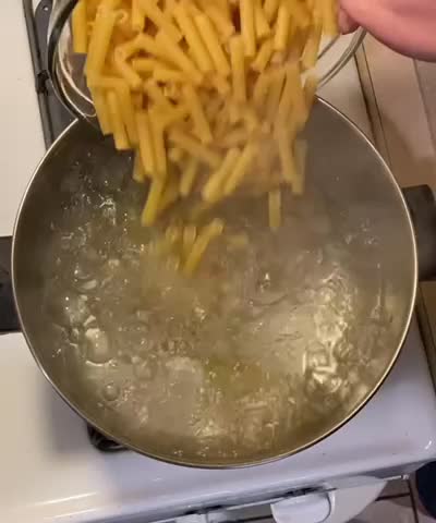 WHAT ARE WE MAKING? PASTA BOIL