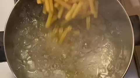 WHAT ARE WE MAKING? PASTA BOIL