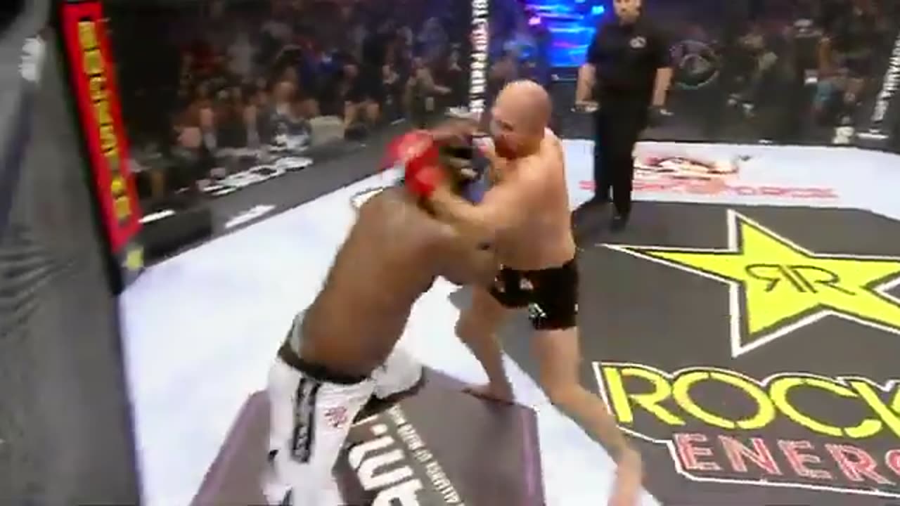 Fedor Emelianenko (Russia) VS Brett Rogers (USA)