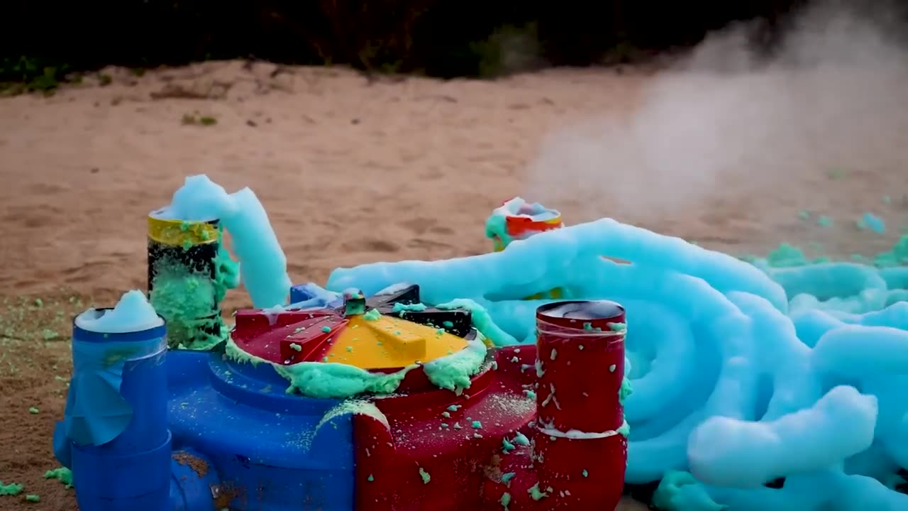 EXPERIMENT: Big Balloons from Toothpaste Eruption with Giant Mtn Dew, Fanta, Mirinda, Cola & Mentos